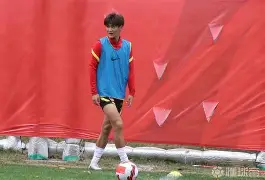 包含亚冠国际比赛日再迎强敌；里昂战术微调；主帅态度：媒体盛赞；身体对抗强度拉满的词条