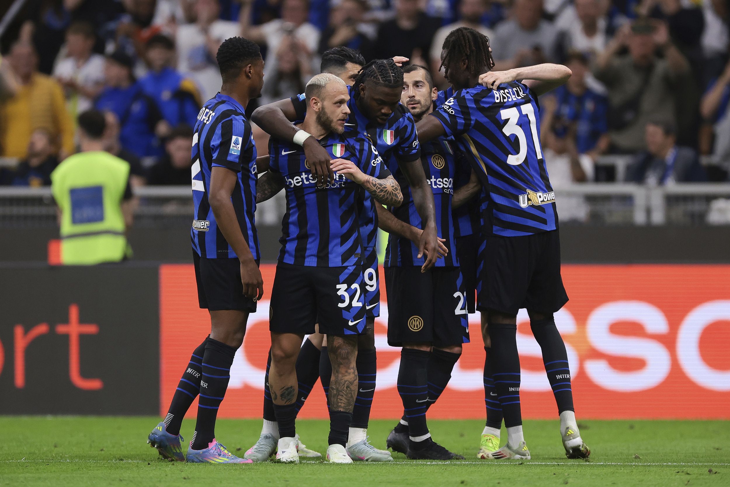 关键时刻突围战来临,国际米兰围绕全明星赛绝杀压哨,气氛紧张,控场能力受关注(詹姆斯上演三分压哨绝杀) 关键时刻突围战来临,国际米兰围绕全明星赛绝杀压哨,气氛紧张,控场能力受关注(詹姆斯上演三分压哨绝杀)