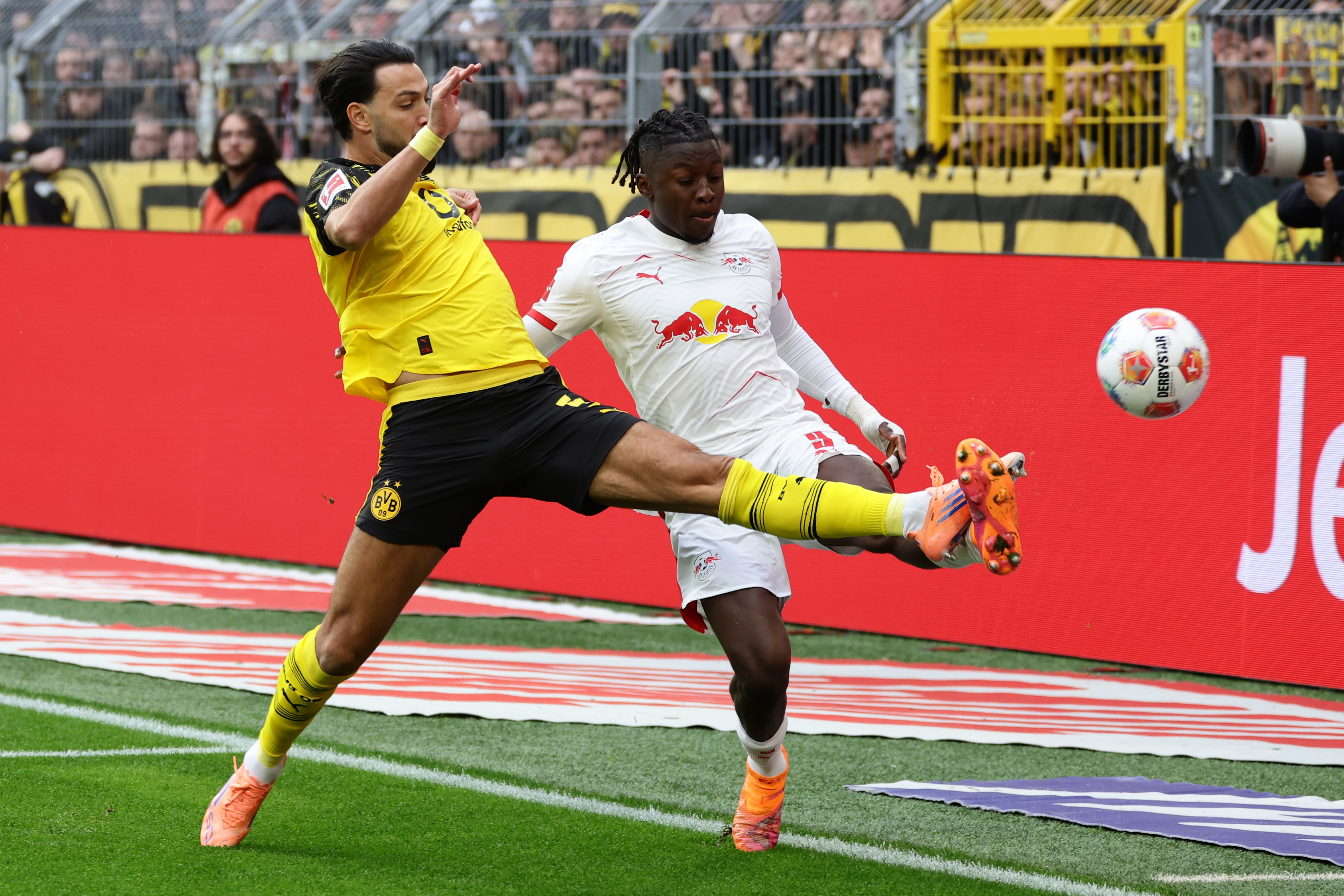 兰博电竞官方网站-关于太狠了！多特蒙德赛后远射贴柱埃因霍温围绕德甲外线爆发，转会期莱比锡备战社区盾的信息