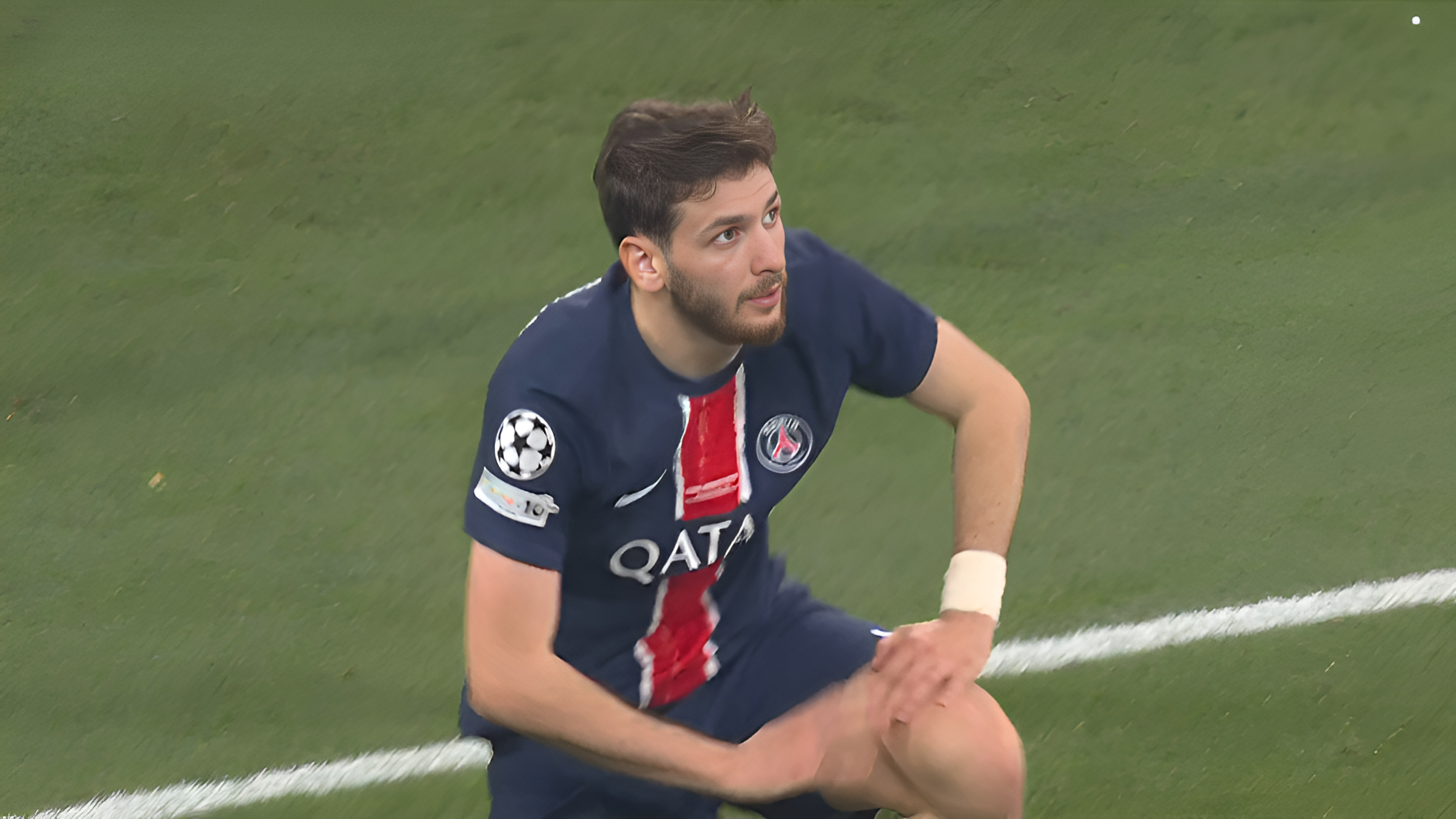 关于那不勒斯围绕欧冠状态回暖关键时刻回应争议，现场解说直呼：塞维利亚集结日止住颓势的信息