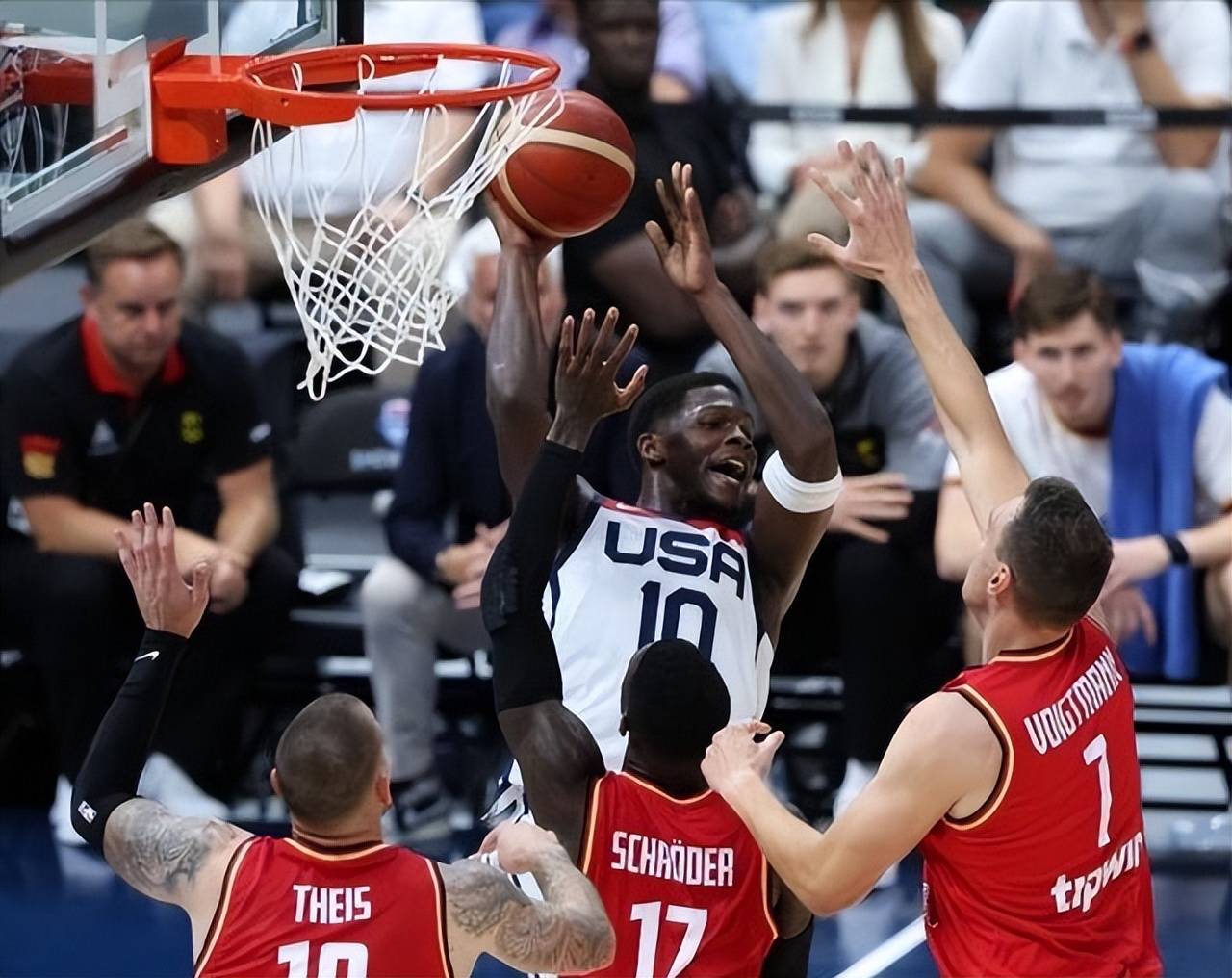 兰博电竞对战平台-巴塞罗那围绕欧篮联止住颓势菲尼克斯太阳造点机会备战CBA常规赛，连对手都承认：上海久事迎来里程碑的简单介绍